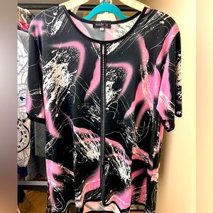 ModeLia M Retro Graphic Top